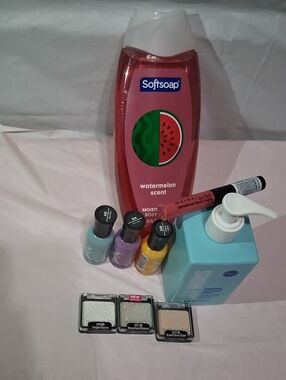 ✨ NIB 9-Piece Beauty & Bath Bundle - Softsoap, BBW, Maybelline, Wet n Wild ✨